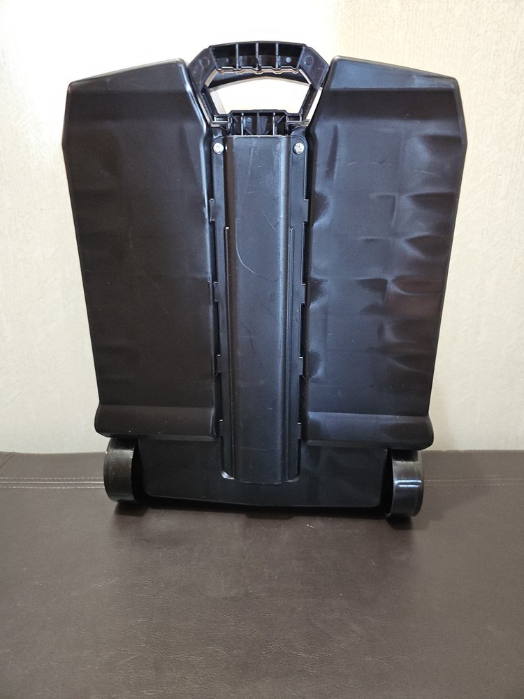 Hot Wheels 100 Car Rolling Storage Case