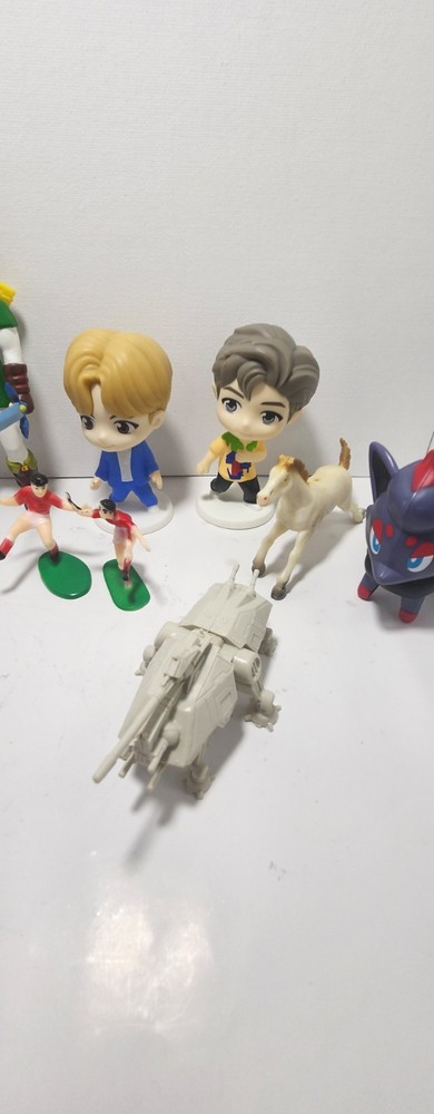 Random Minifigures 17 Pieces