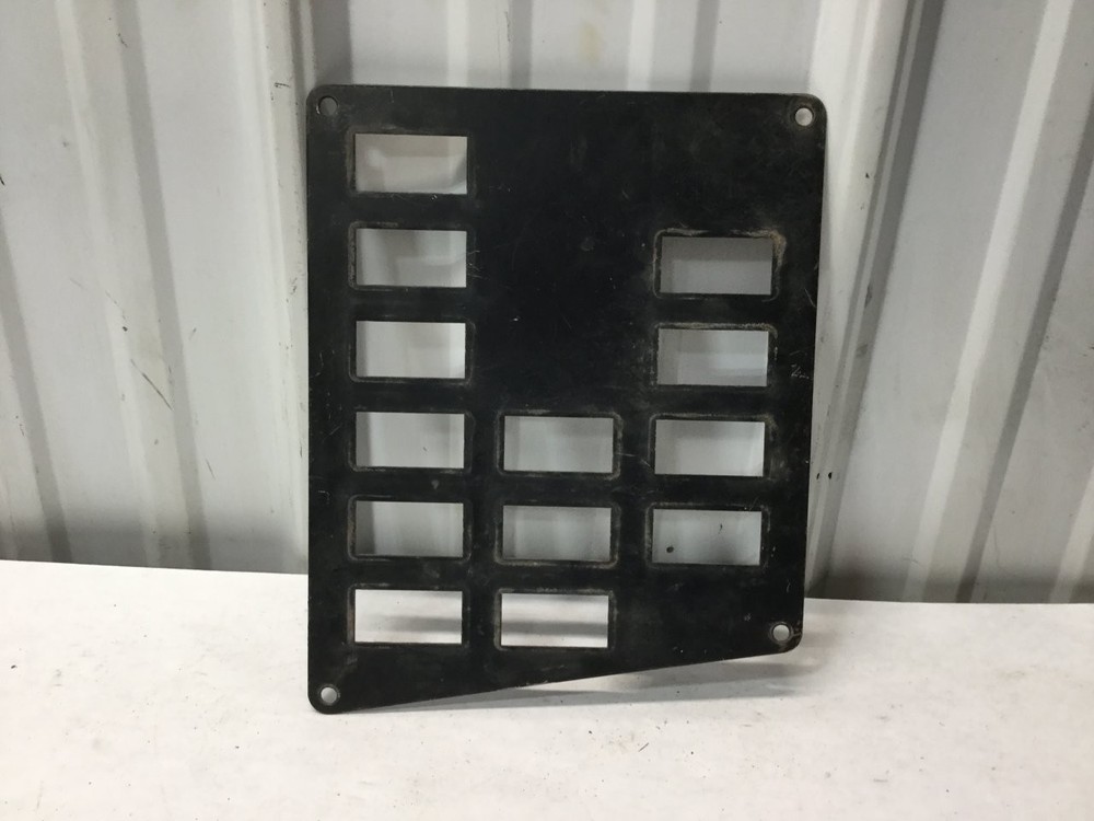 International 9100 SWITCH Dash Panel - Used | P/N 036413