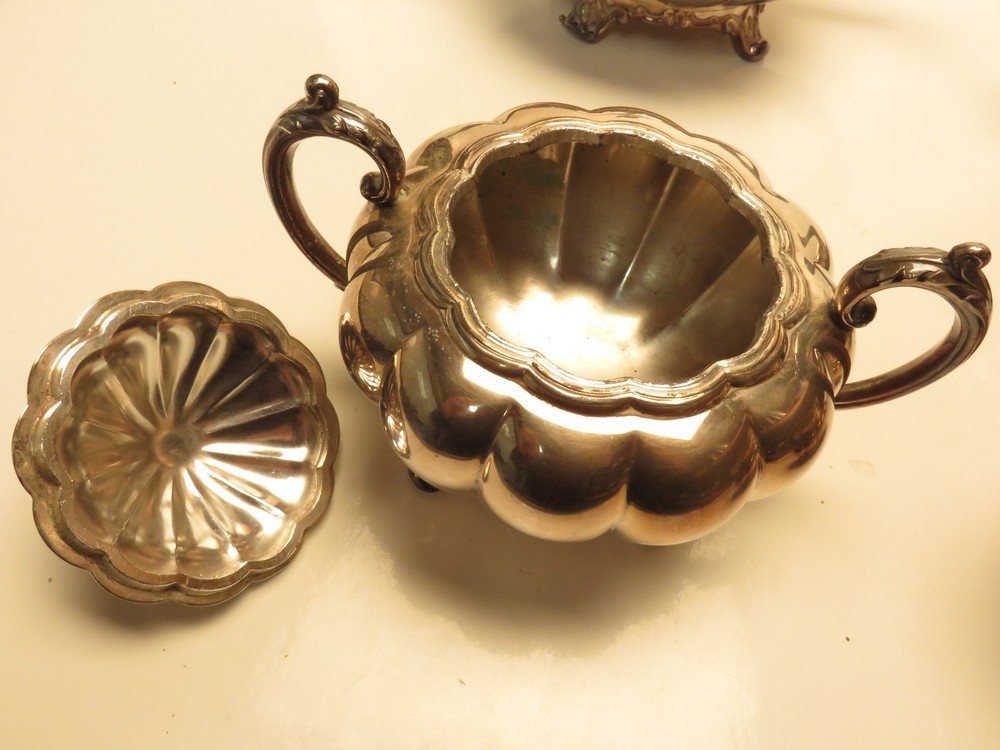 4 PIECE COMMUNITY SILVERPLATE MELON CANADA TEA SET CA2D318