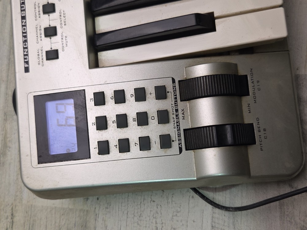 M-AUDIO EVOLUTION MK-449C MIDI Controller -- No Adapter Not Fully Tested