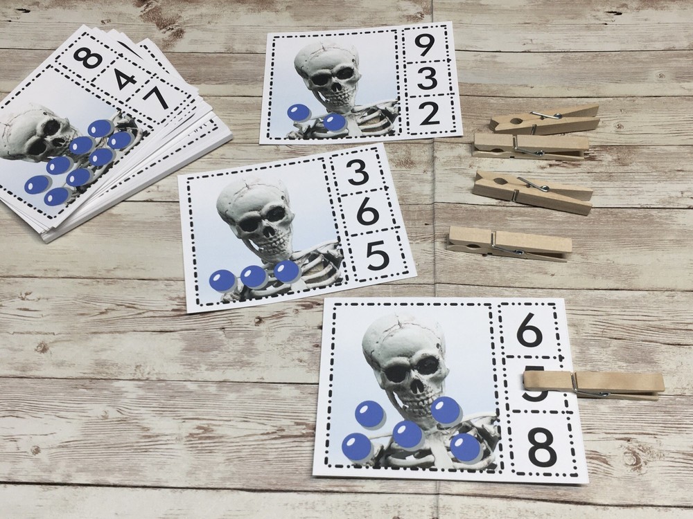 Skeleton count 0 - 20 - Math - Cards for Learning Center 40 Cards