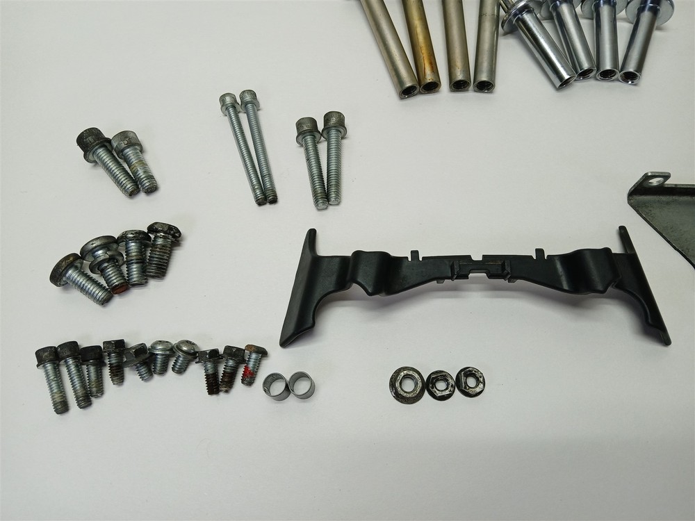 Harley-Davidson 2014 Electra Glide Cylinder Head Engine Body Bolt Misc.