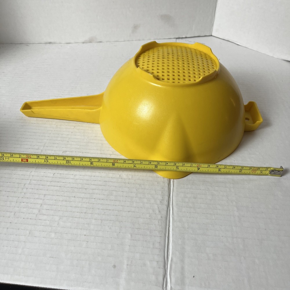 Vintage TUPPERWARE 2 Quart Yellow Colander Strainer Handle #1523 MCM Kitchenware