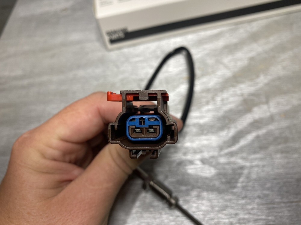 Genuine Cummins Temperature Sensor 2894876