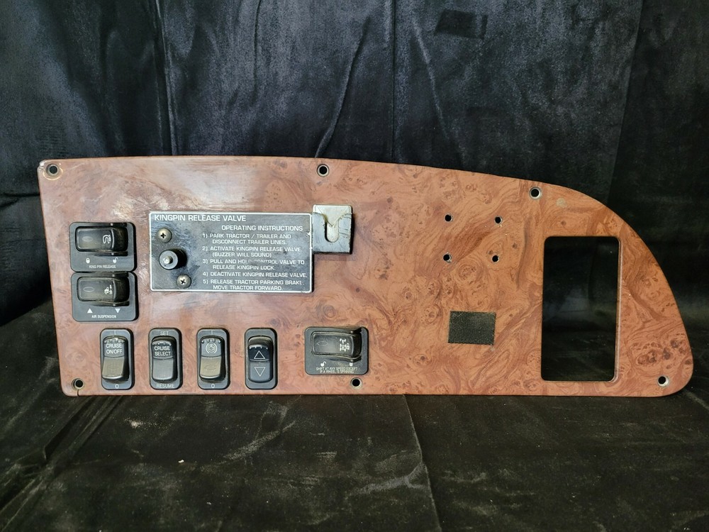 2010 Peterbilt 387 Dash Panel