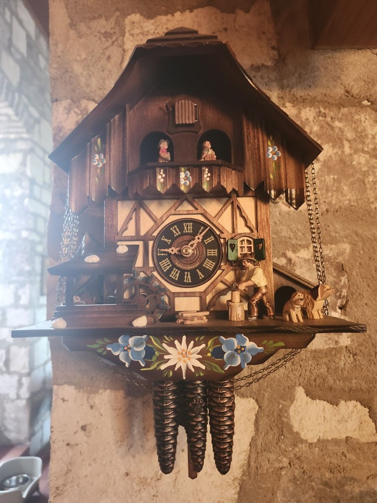 VINTAGE GERMANY Black Forest CUCKOO CLOCK
