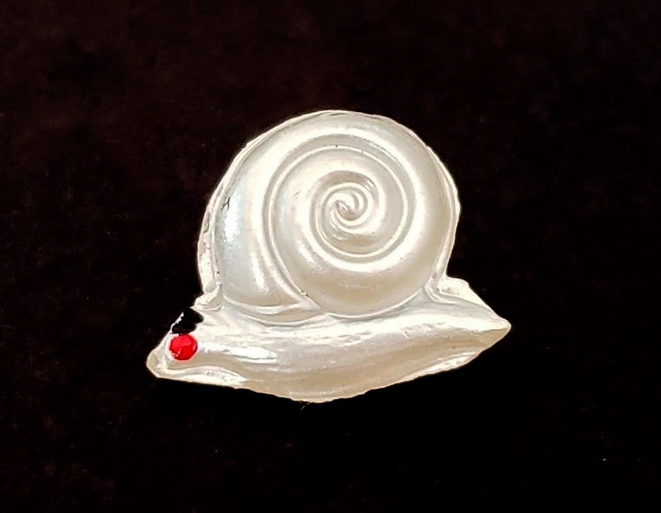 Pearlized Snail Glass Realistic Vintage Button