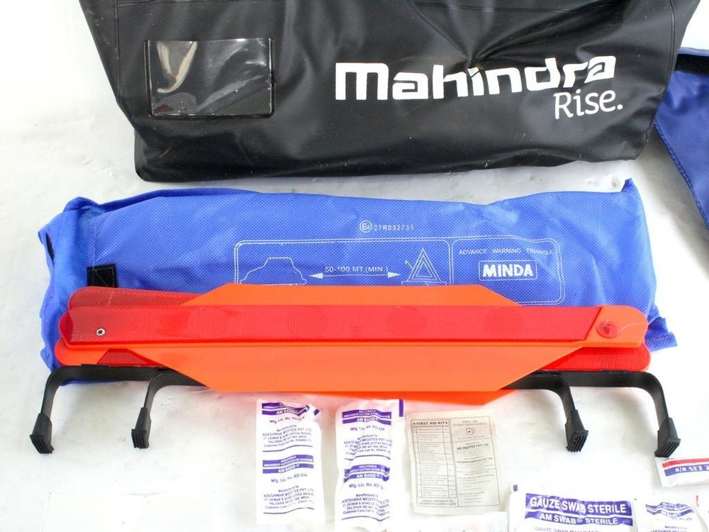 Emergency Triangle Kit First Aid With On Board Tools Mahindra Genio 2.2