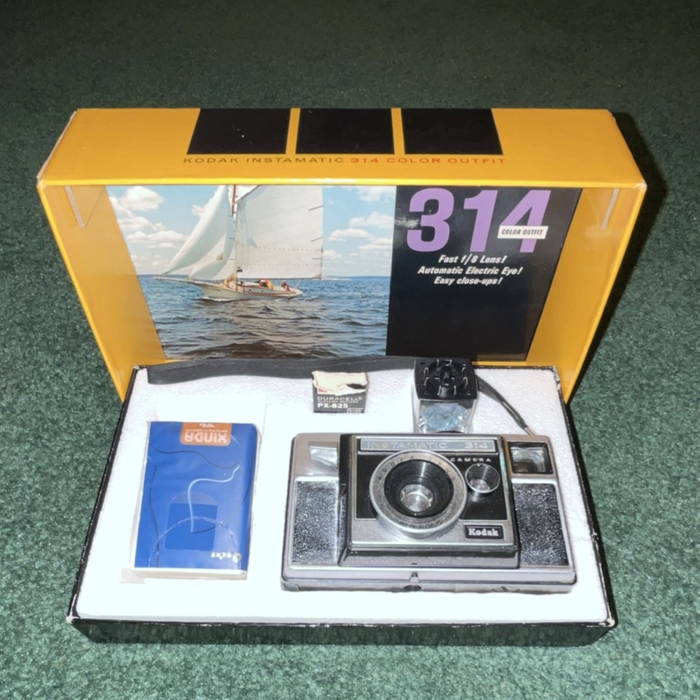 1970’s Kodak Instamatic 314 Color Outfit Camera with Flashcube, Battery, Box