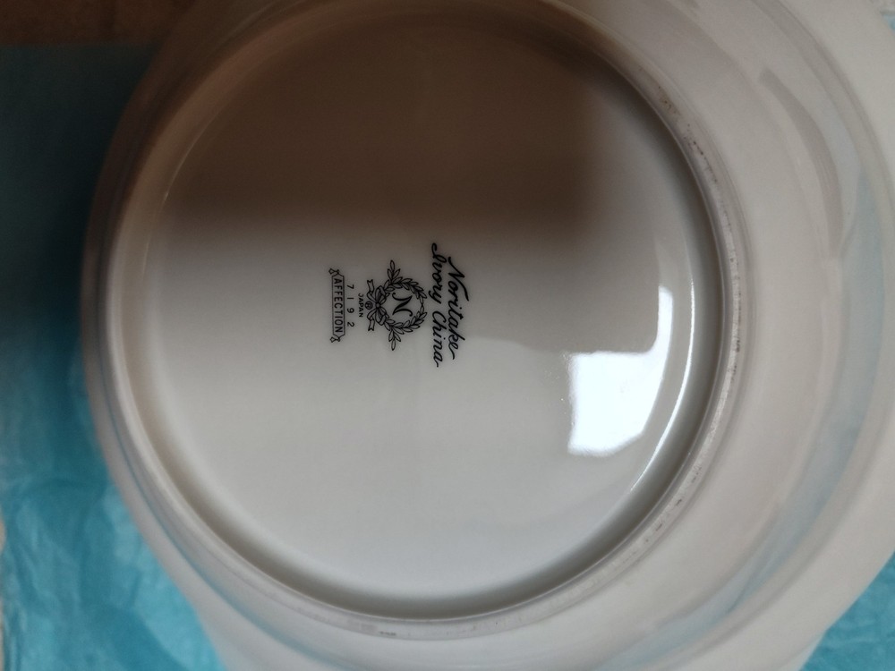 Noritake Porcelain China, Affection Pattern
