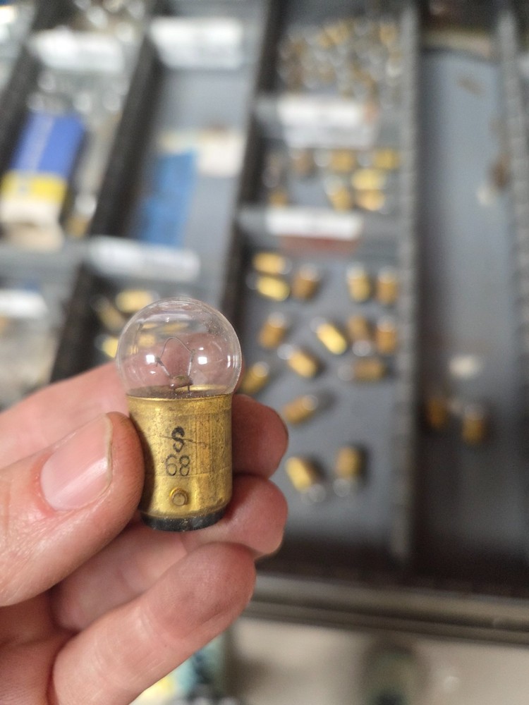 #648 MINI LAMP 16 pieces