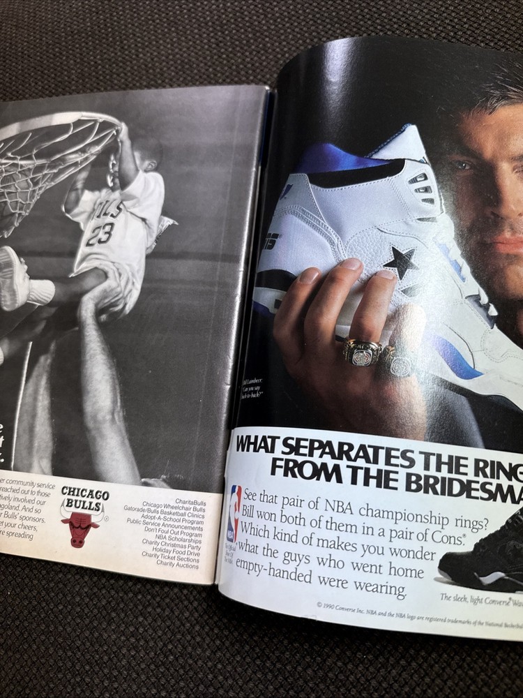 1990-91 Chicago Bulls Game Program Micheal Jordan Missing Insert Pages 61-64