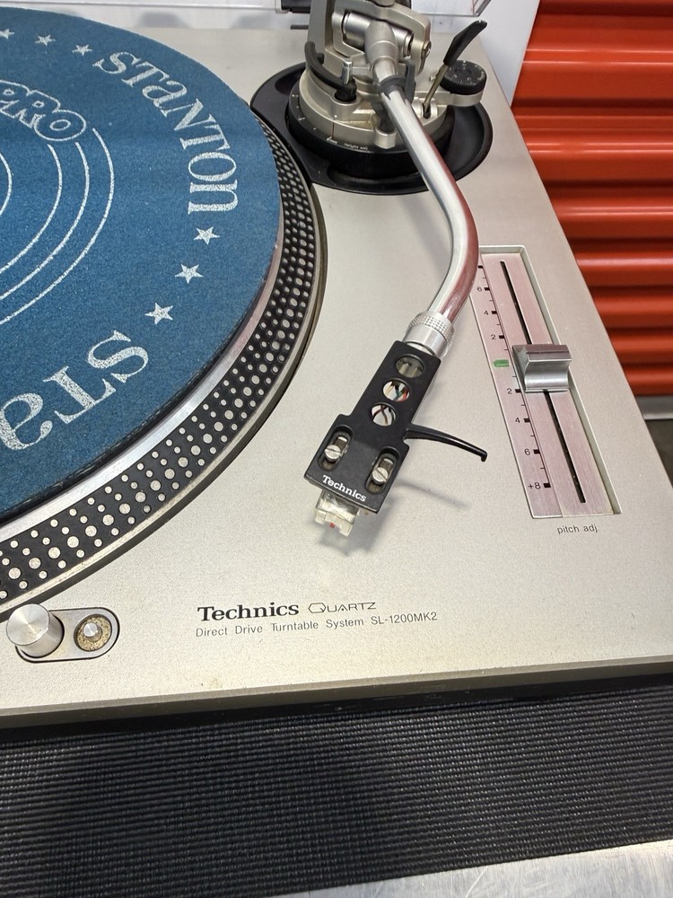 Technics SL-1200MK2 Direct Drive Turntable Quartz Silver