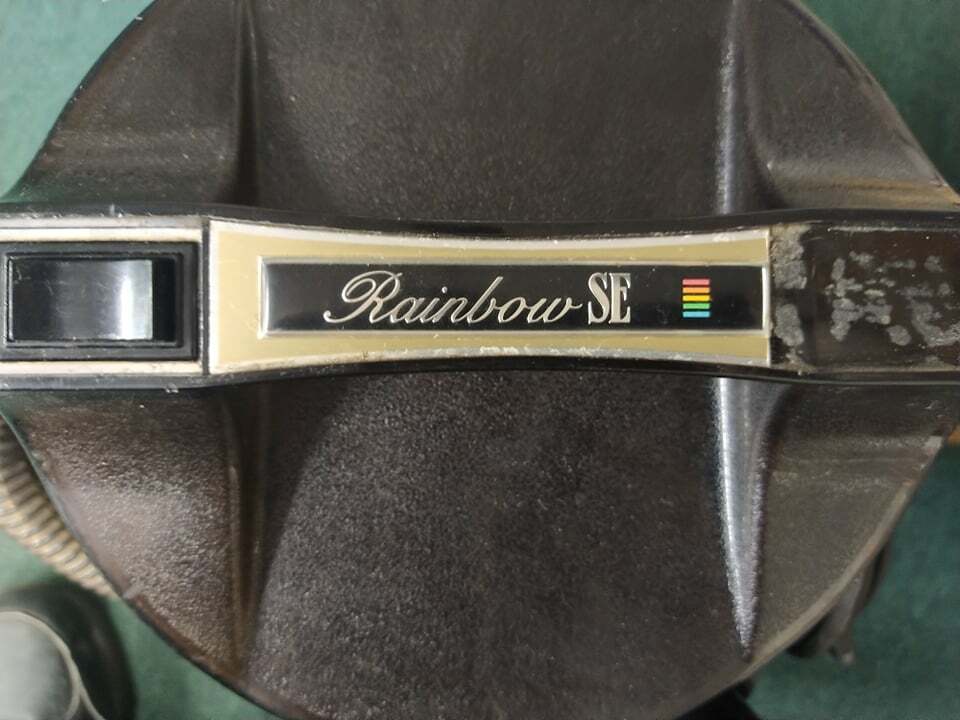 Rainbow SE Model D4C Canister Vacuum Works Great!