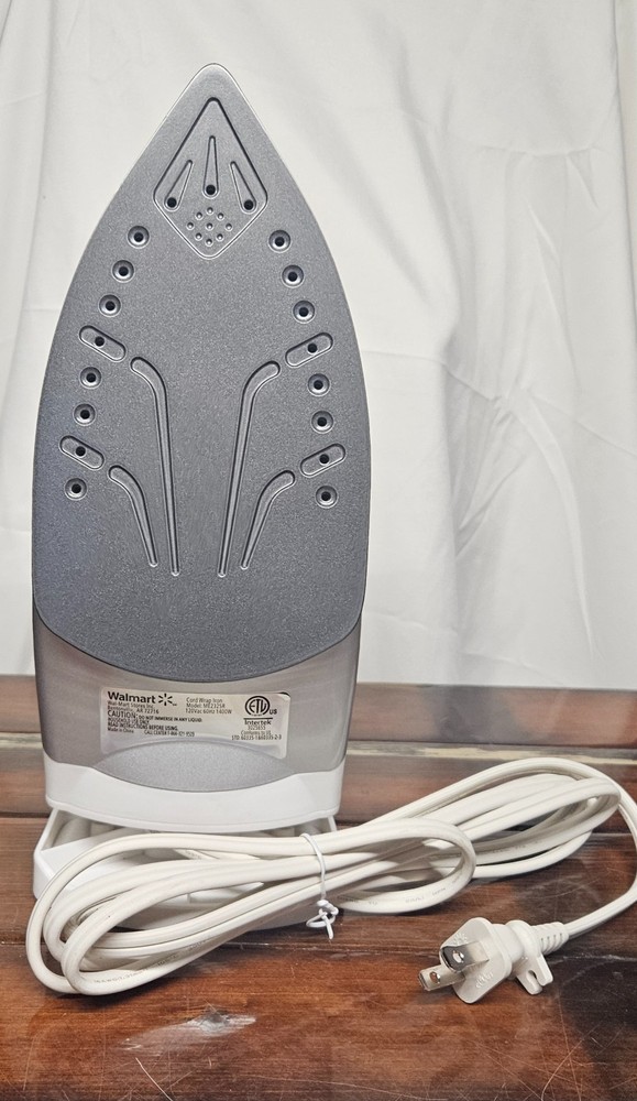 Main Stays Iron with cordwrap new in box