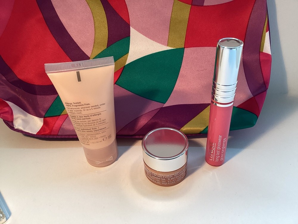 Clinique 5 Pcs Makeup & Moisturizer And Bag