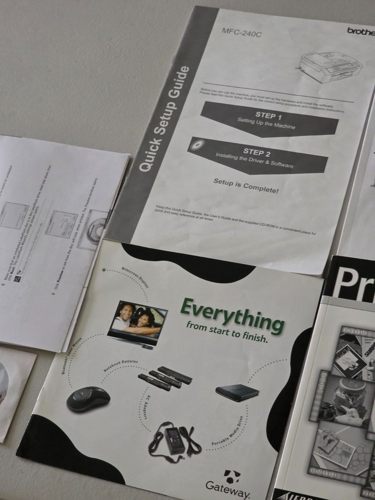 Misc early 00s computer software CD Disc Lot, pamphlets manuals