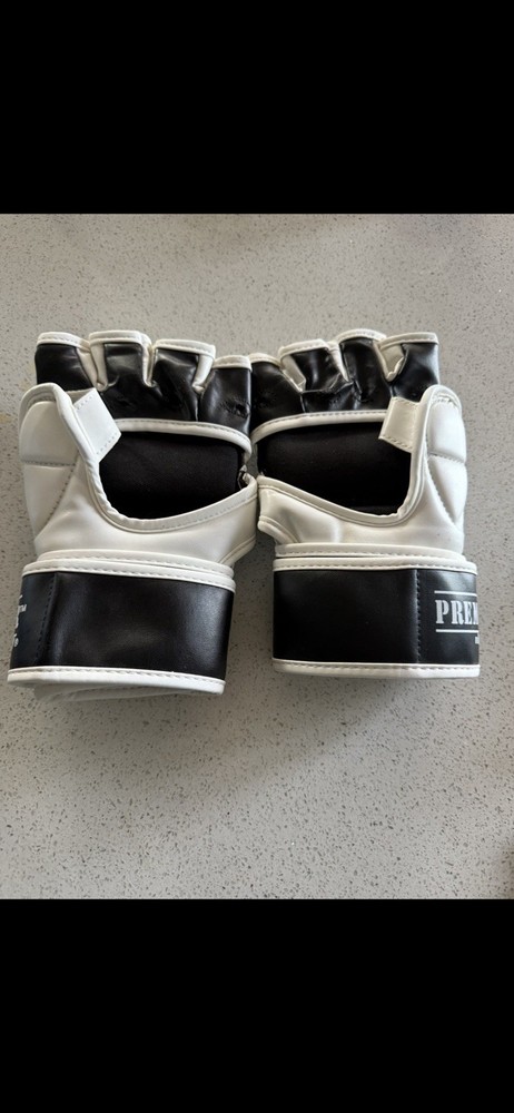 Mma Gloves Size Medium Men Ajustable NEW
