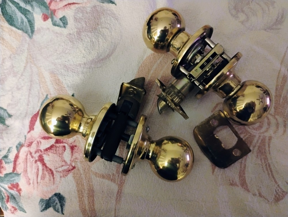 Vintage Gold Tone Metal Door Knobs 2 Pair