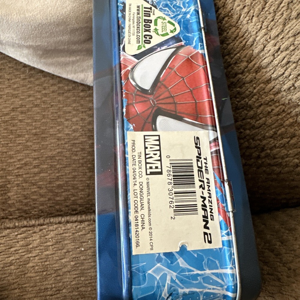 Spiderman 3D Embossed Metal Lunchbox Marvel Comics “Wall Crawler”