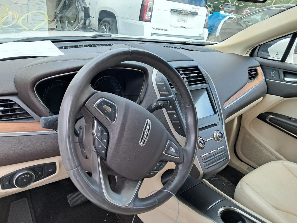 MKC 2016 Glove Box 4815802
