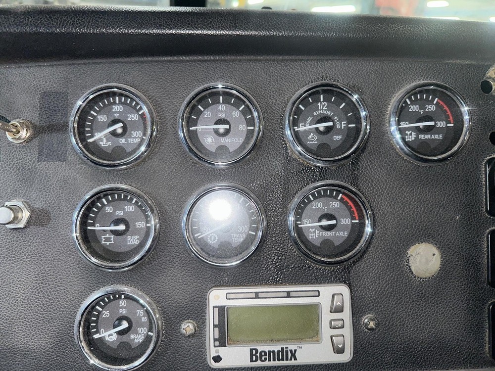 2006-2015 Peterbilt 386 GAUGE AND SWITCH Dash Panel - Used