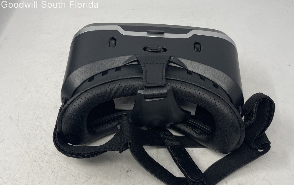 Black Adjustable Strap VR Virtual Reality Glasses With Controller Not Tested