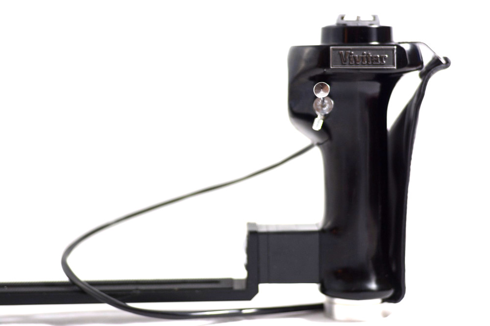 HEAVY DUTY VIVITAR QUICK RELEASE CAMERA FLASH BRACKET WITH CABLE SHUTTER RELEASE