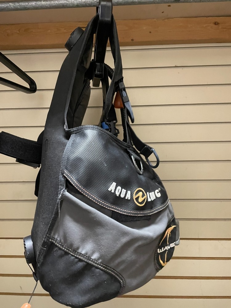 Used as is Aqualung WAVE BC NON INTEGRATED