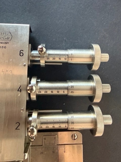 Leitz 6 Spindle Ernst Reitz's Integrating Stage - Microscope Rare Accessory