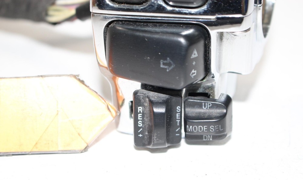 05 Harley Electra Glide CVO FLHTCSE2 Chrome Right Control Switch