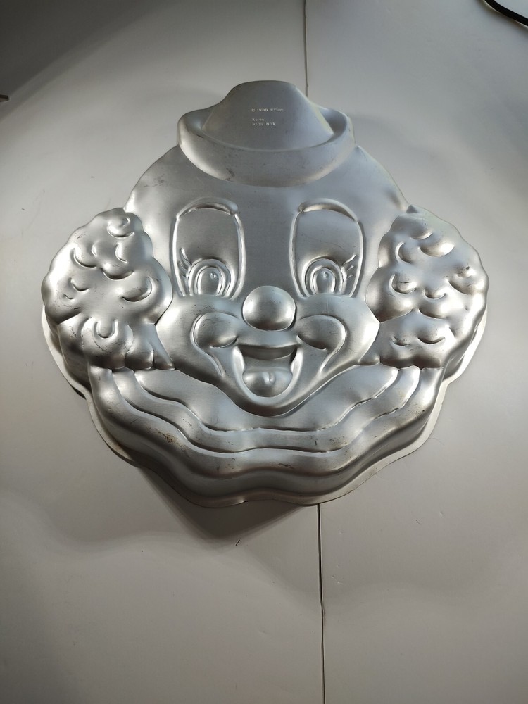 Cake Pan Large Happy Clown from 1989 Wilton's