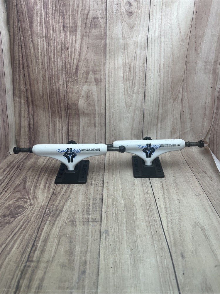 Destructo Trucks 5.0 Mid white/black