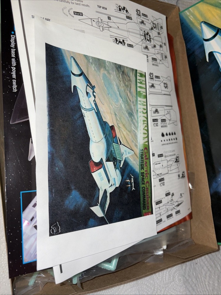 1/500 AMT Strategic Space Command Galactic Cruiser Model Kit