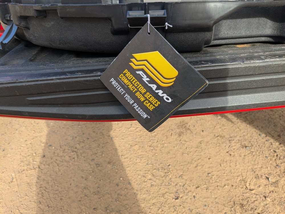 plano compact bow case