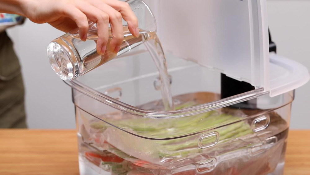 Versatile 12-Quart Sous Vide Container with Built-In Rack and Collapsible Hinged