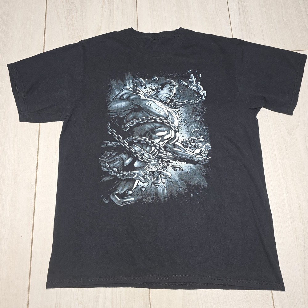 Superman Breaking Chains Black Graphic Comic Book T-Shirt size Medium