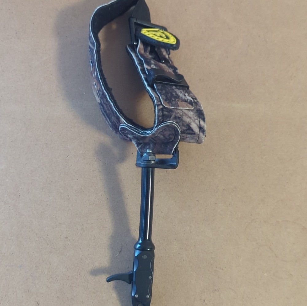 Bear Archery Attitude Compound Bow with Apache Stabilizer Trophy Ridge Sight