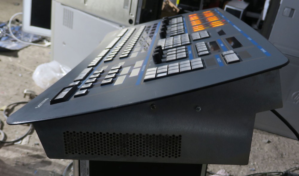 Philips saturn grass valley master control switcher mcc3500 model