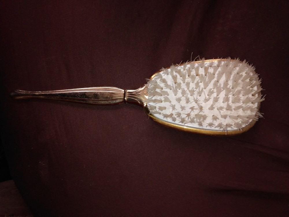 VINTAGE HAIR BRUSH