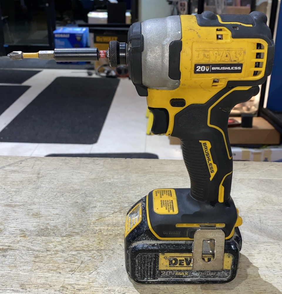Dewalt Atomic 20V Max Brushless 1/4" Impact Driver Kit w/ Battery & Bits- DCF809