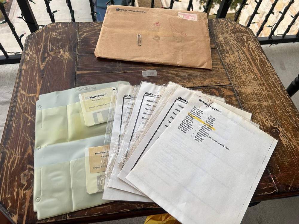 Original Apple internal Macintosh software update floppy disks & docs 1986