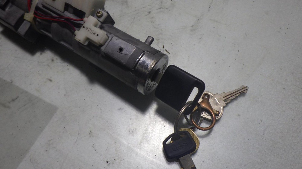 05 NISSAN MAXIMA Ignition W/Key