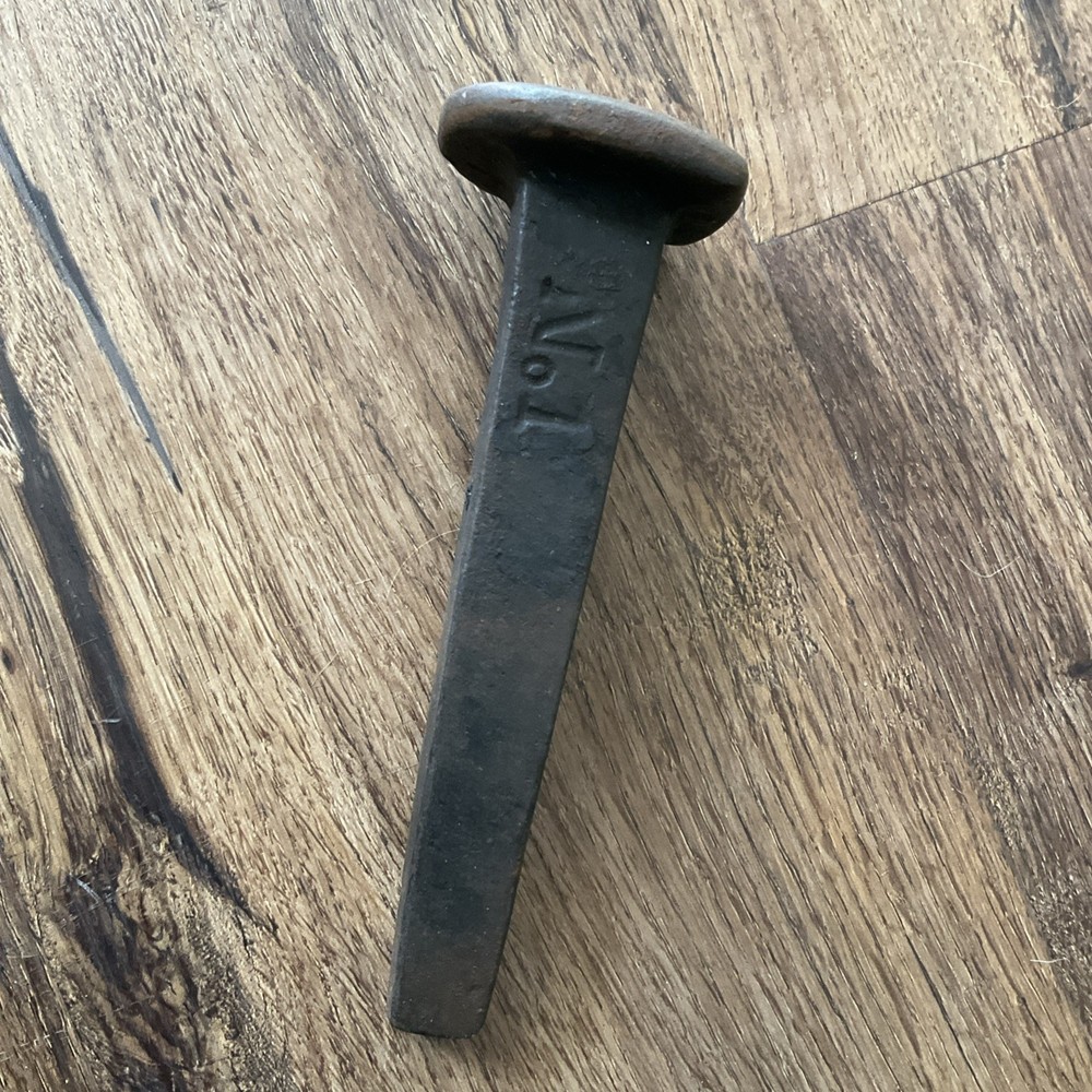 VINTAGE BLACKSMITHS ANVIL STAKE MARKED No 1.