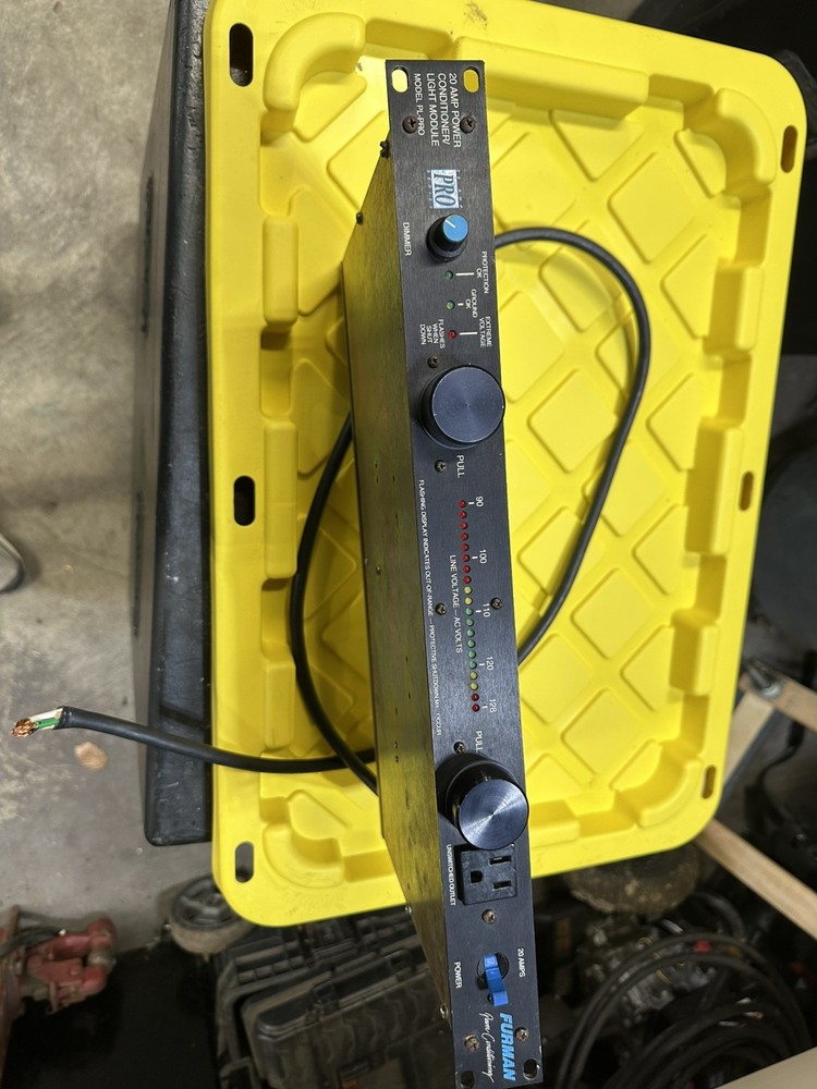 Furman PM-PRO 20 AMP Power conditioner