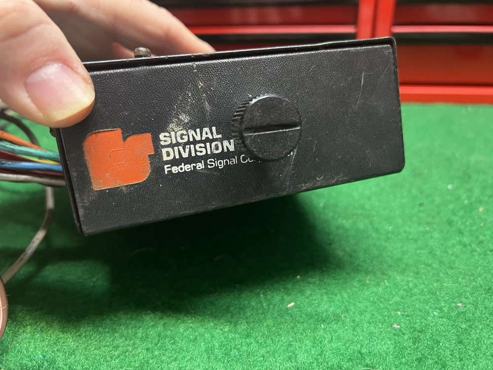 Federal Signal 6-SWITCH, SWITCH BOX With FUSES & WIRES.