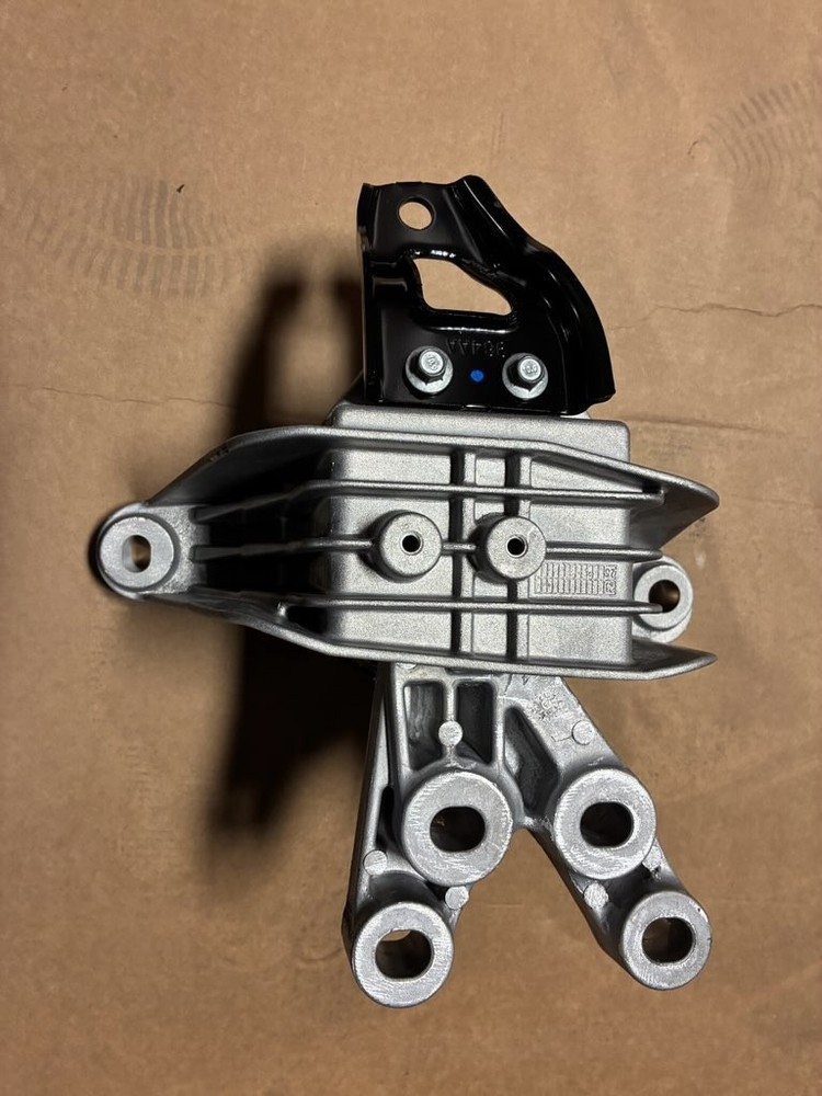 Mopar Passenger Right Engine Mount Isolator for Chrysler Pacifica 68224746ad