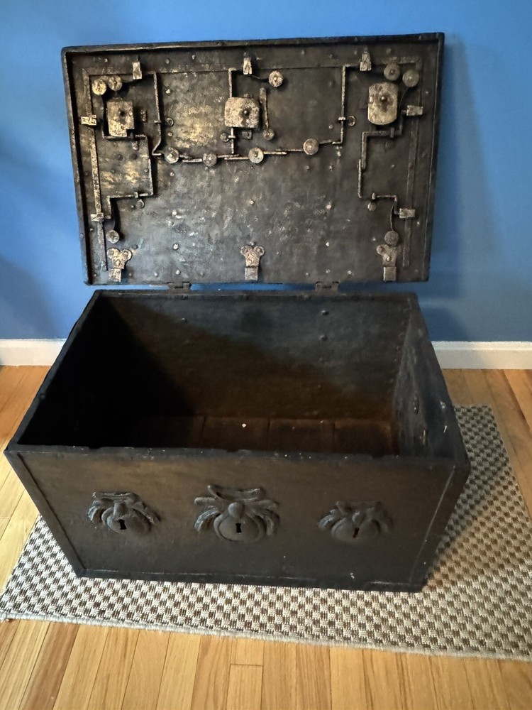 16th century Nuremberg Armada chest