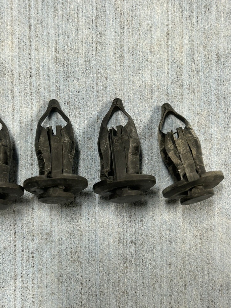 Radiator Support Baffle Clip 2004 Grand Prix